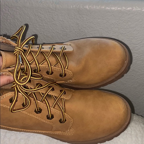 Lumberjack Style Boots - Picture 4 of 4